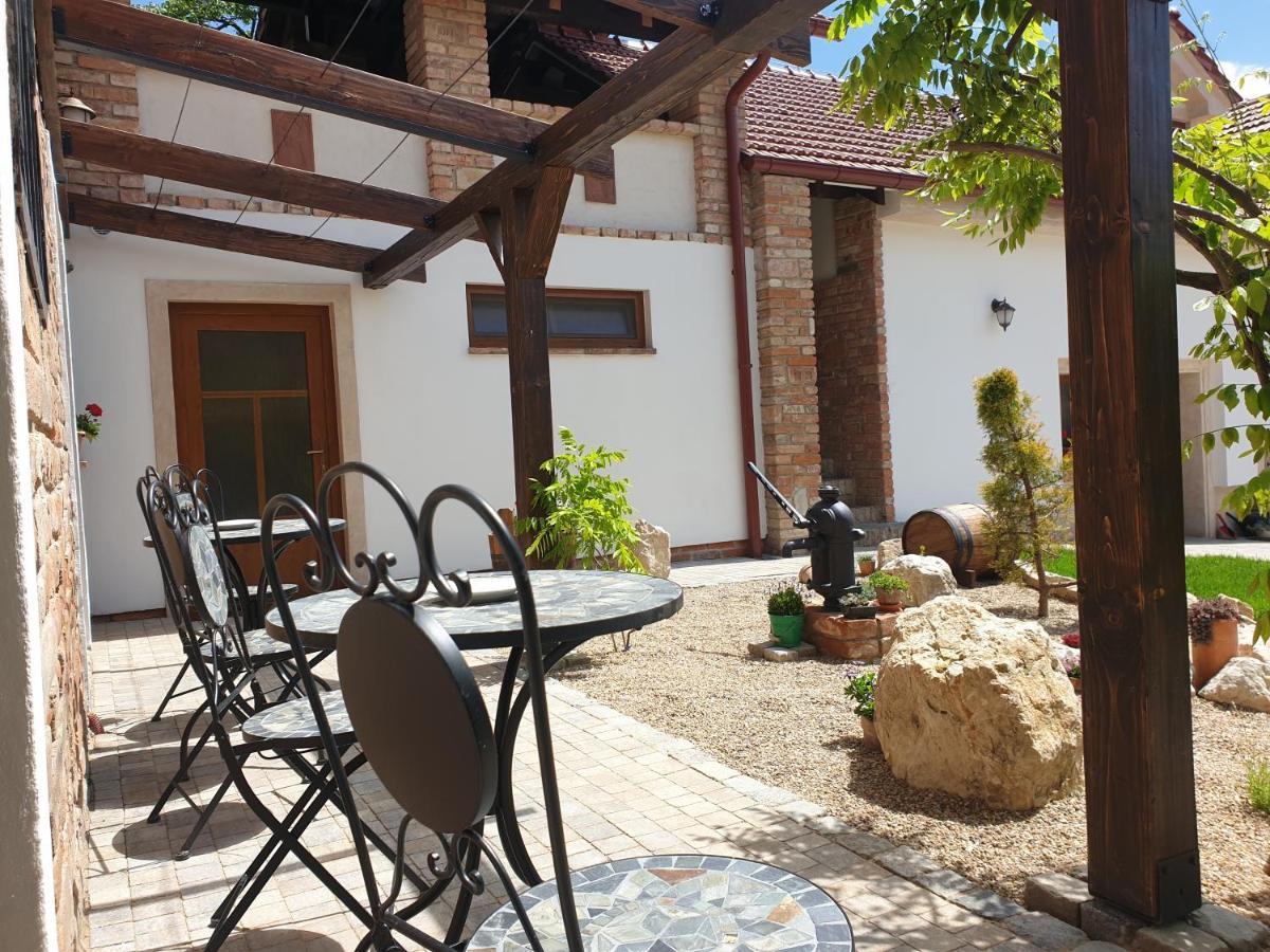 Apartmany In Veritas ميكولوف المظهر الخارجي الصورة